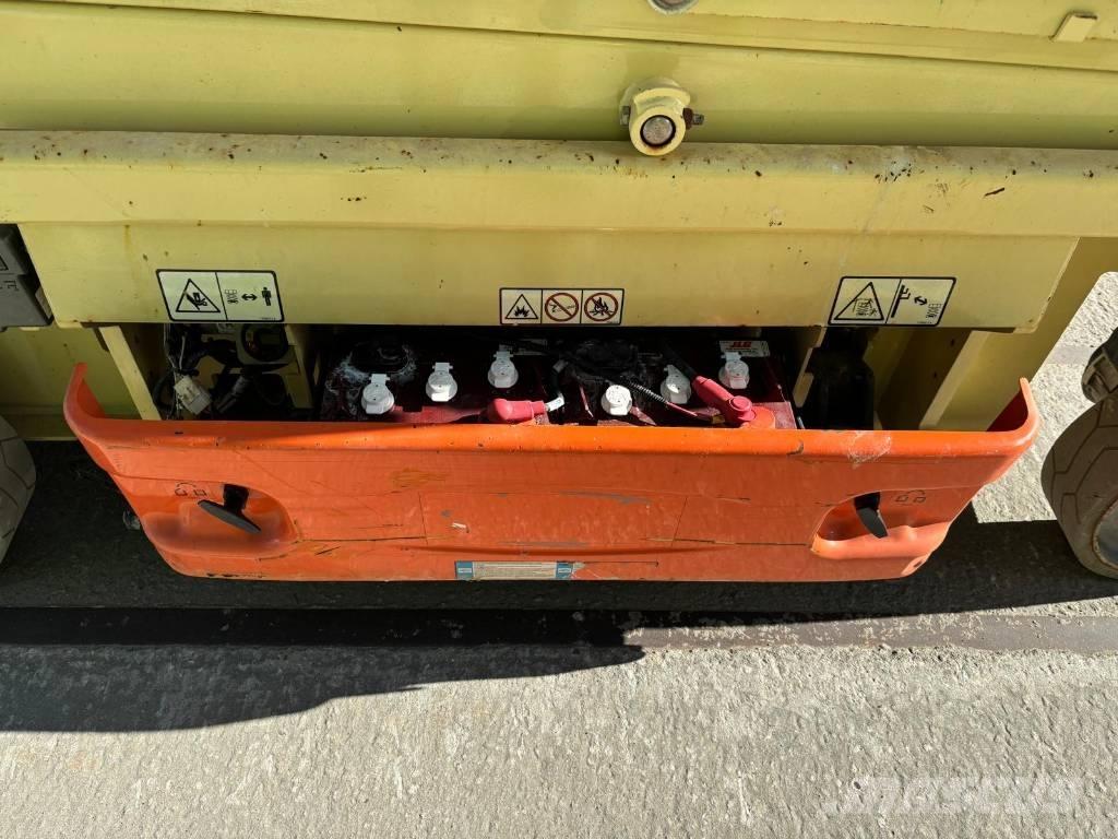 JLG 2632 ES رافعات مقصية الشكل