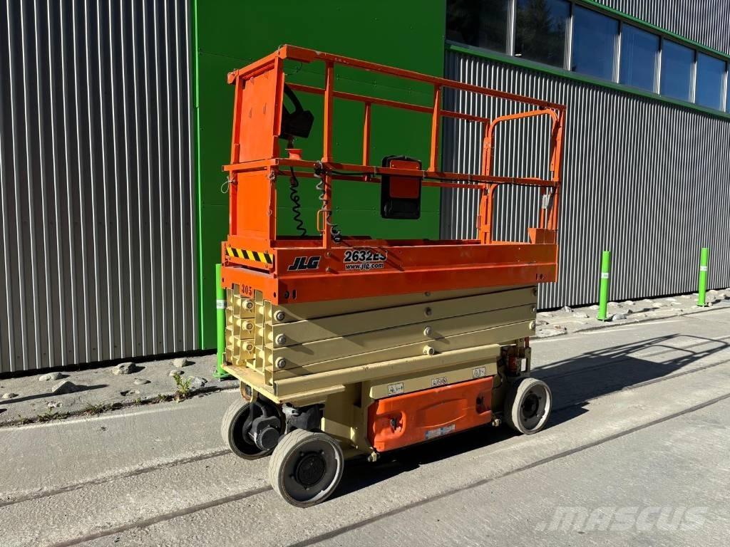 JLG 2632 ES رافعات مقصية الشكل