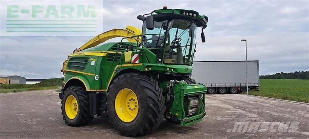 John Deere 8400 علافات ذاتية الدفع