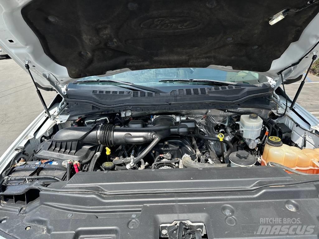 Ford F 550 شاحنات بمقصورة وهيكل