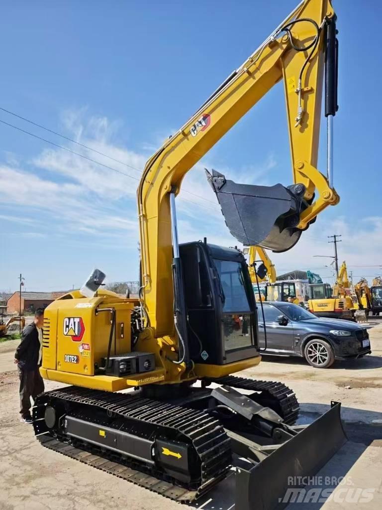 CAT 307E2 حفارات زحافة