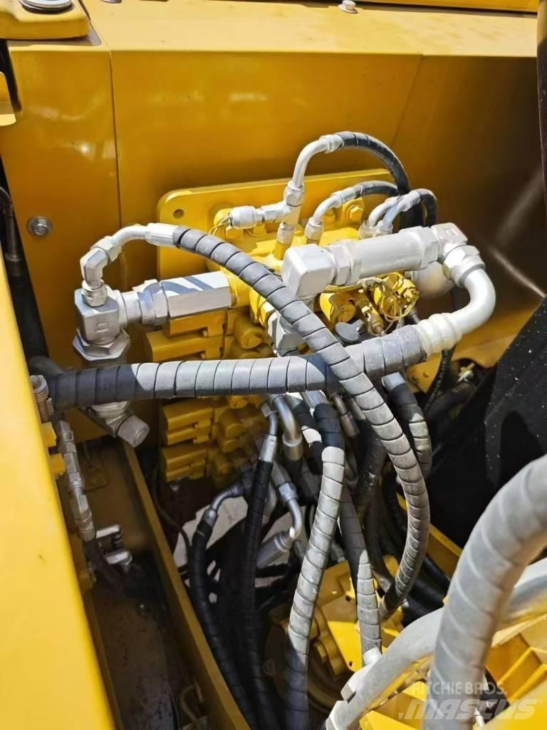 CAT 307E2 حفارات زحافة
