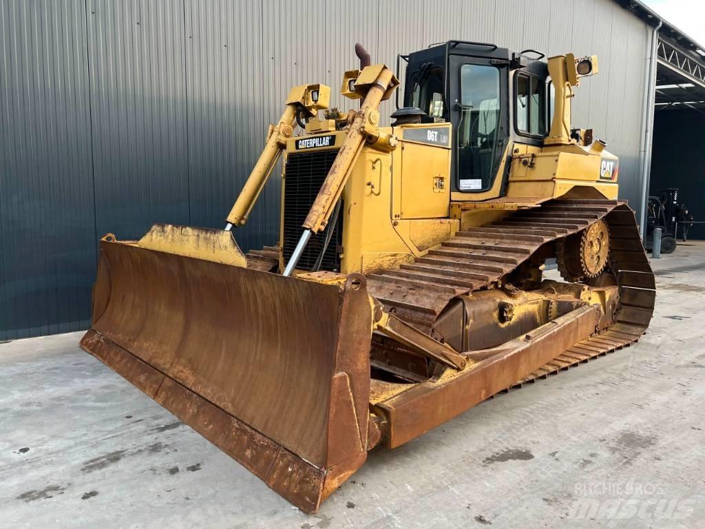 CAT D6T LGP بلدوزرات مجنزرة