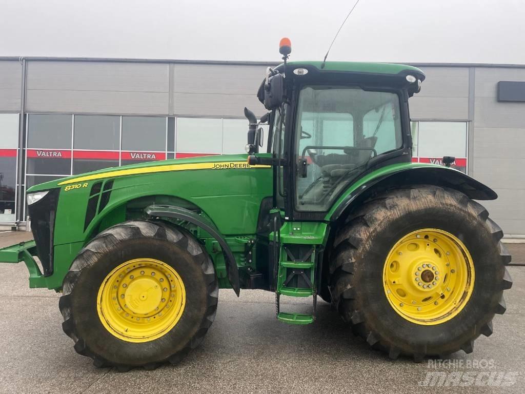John Deere 8310 R الجرارات