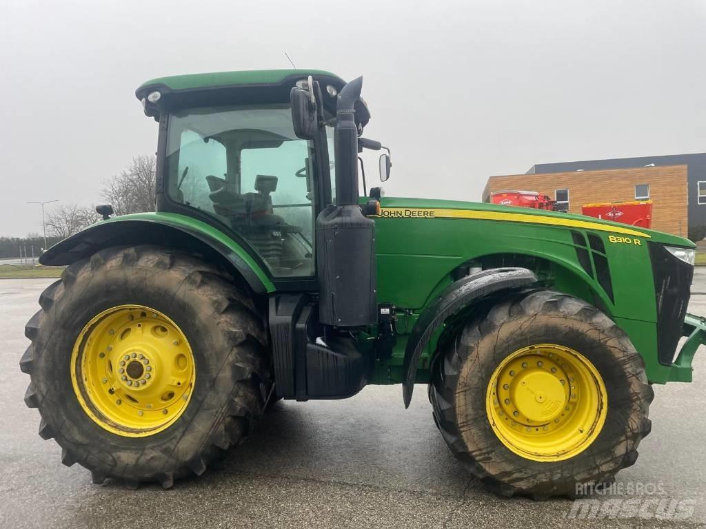 John Deere 8310 R الجرارات