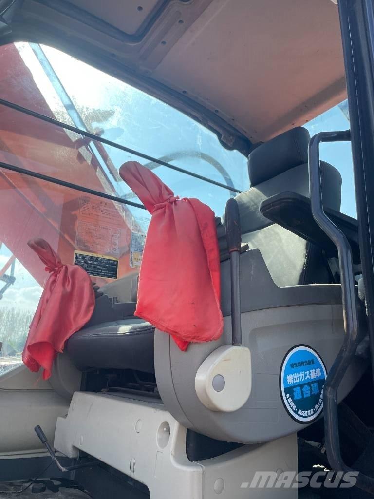 Hitachi ZX 240 حفارات زحافة