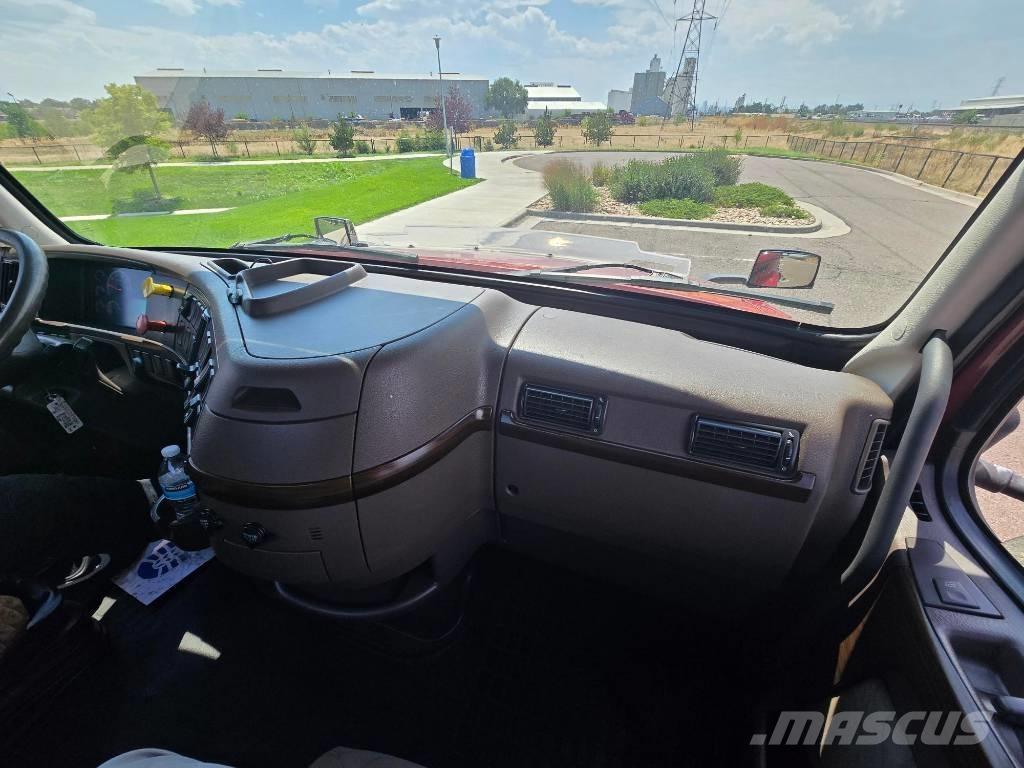 Volvo VNL 42 T300 وحدات الجر
