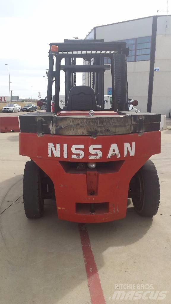 Nissan WF05H70U شاحنات الديزل