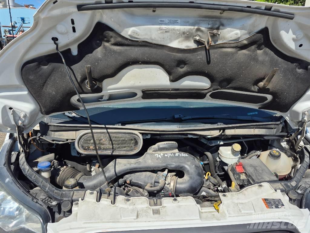 Ford Transit 250 شاحنة مقفلة