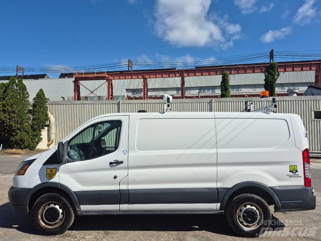 Ford Transit 250 شاحنة مقفلة