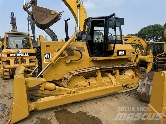 CAT D 7 G بلدوزرات مجنزرة