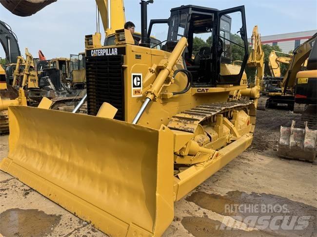 CAT D 7 G بلدوزرات مجنزرة