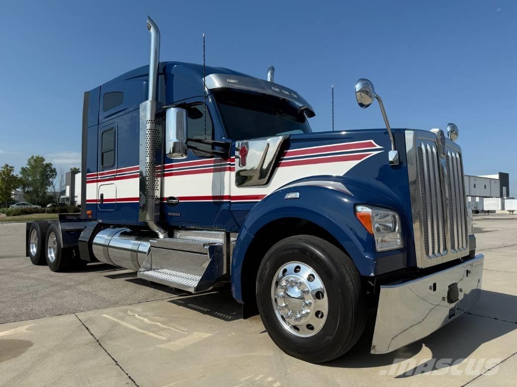 Kenworth W 990 وحدات الجر