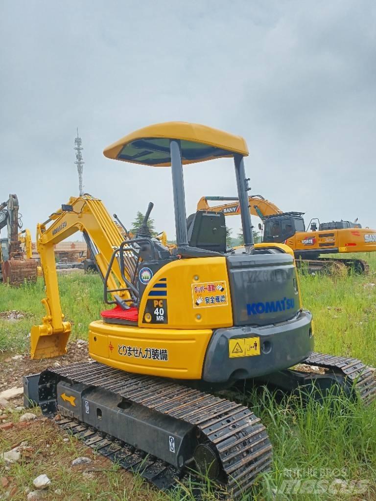 Komatsu 40 حفارات زحافة