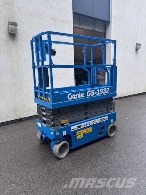 Genie GS 1932 رافعات مقصية الشكل