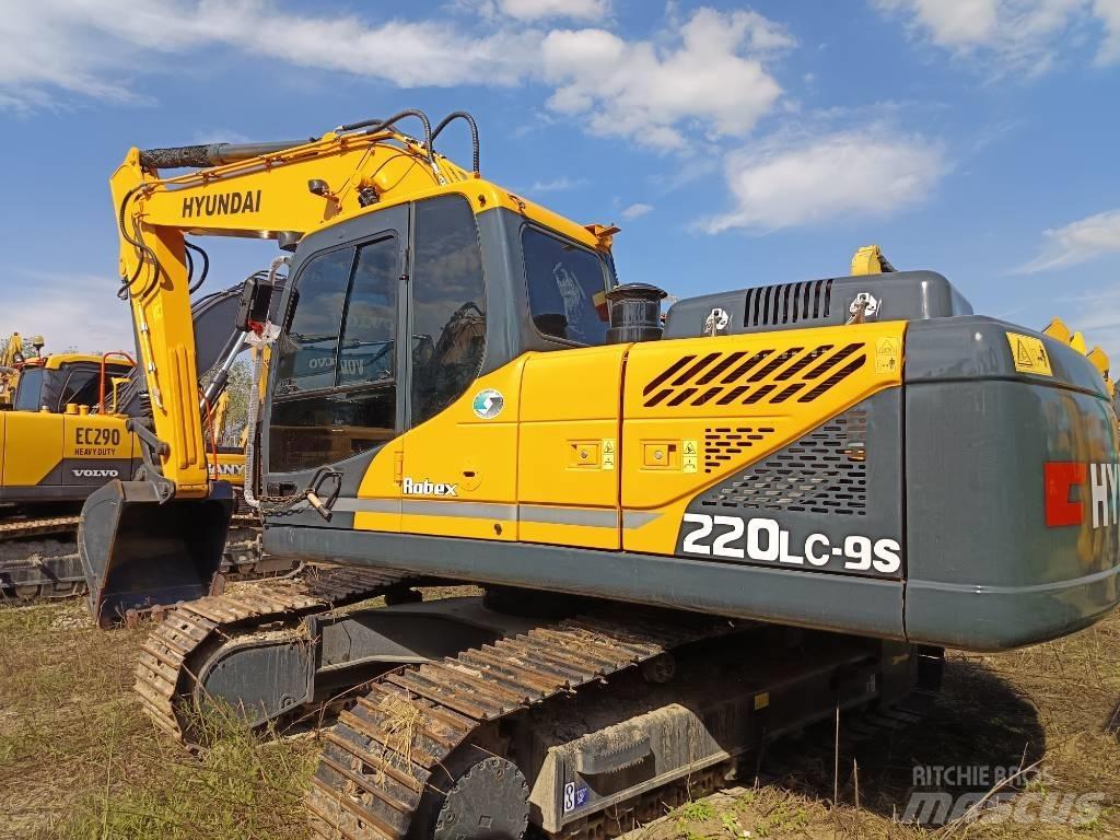 Hyundai R220LC-9S حفارات زحافة