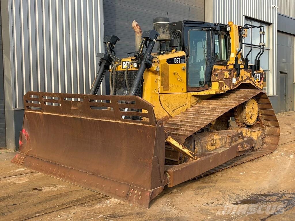 CAT D6T LGP بلدوزرات مجنزرة