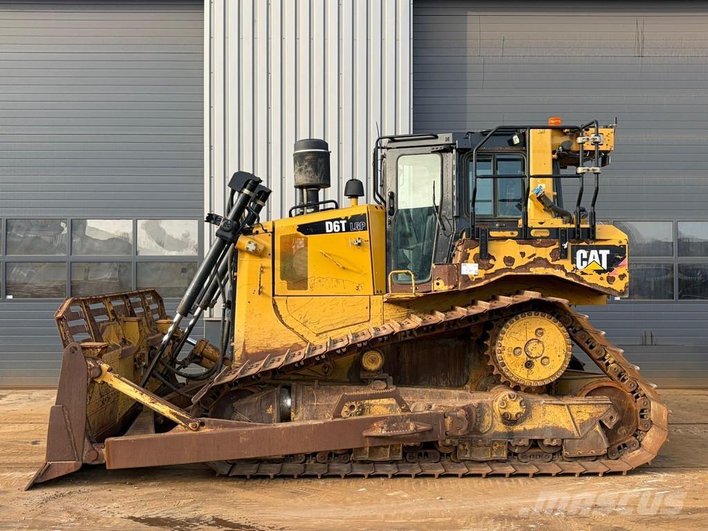 CAT D6T LGP بلدوزرات مجنزرة