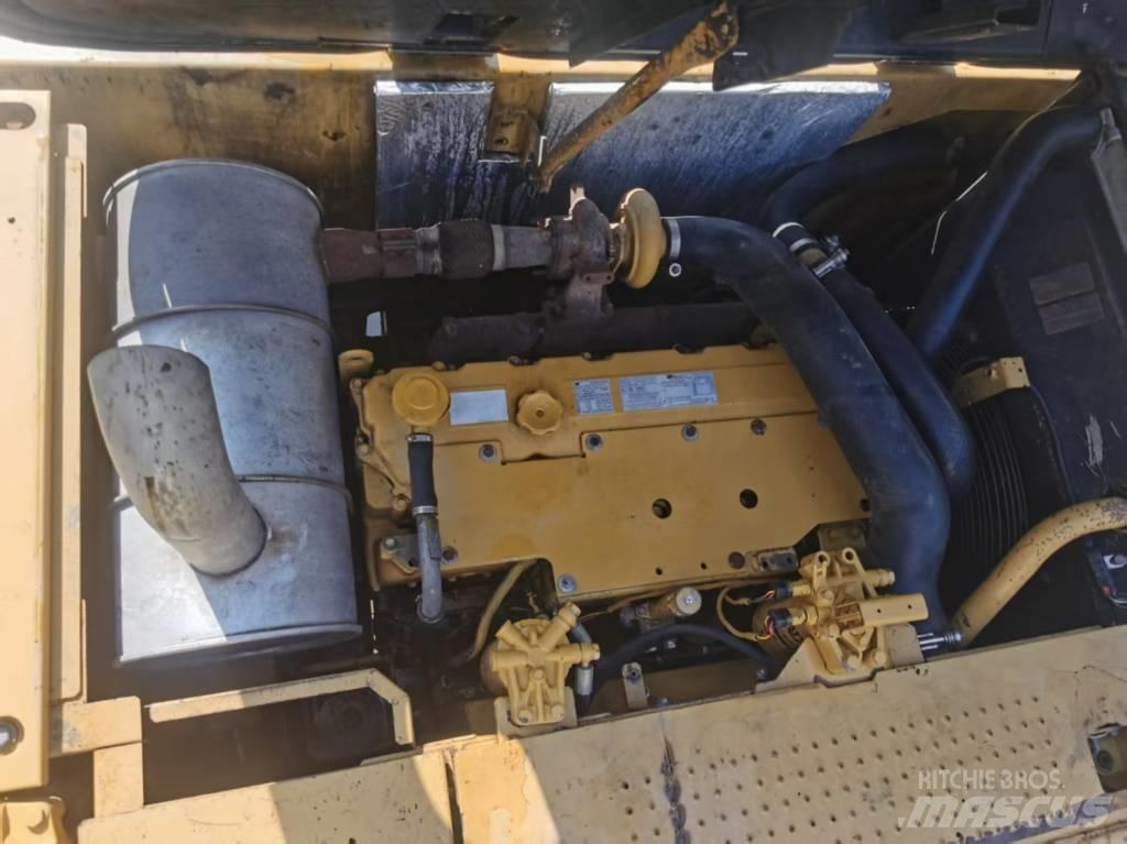 CAT 320 D2 حفارات وسط 7 طن - 12 طن