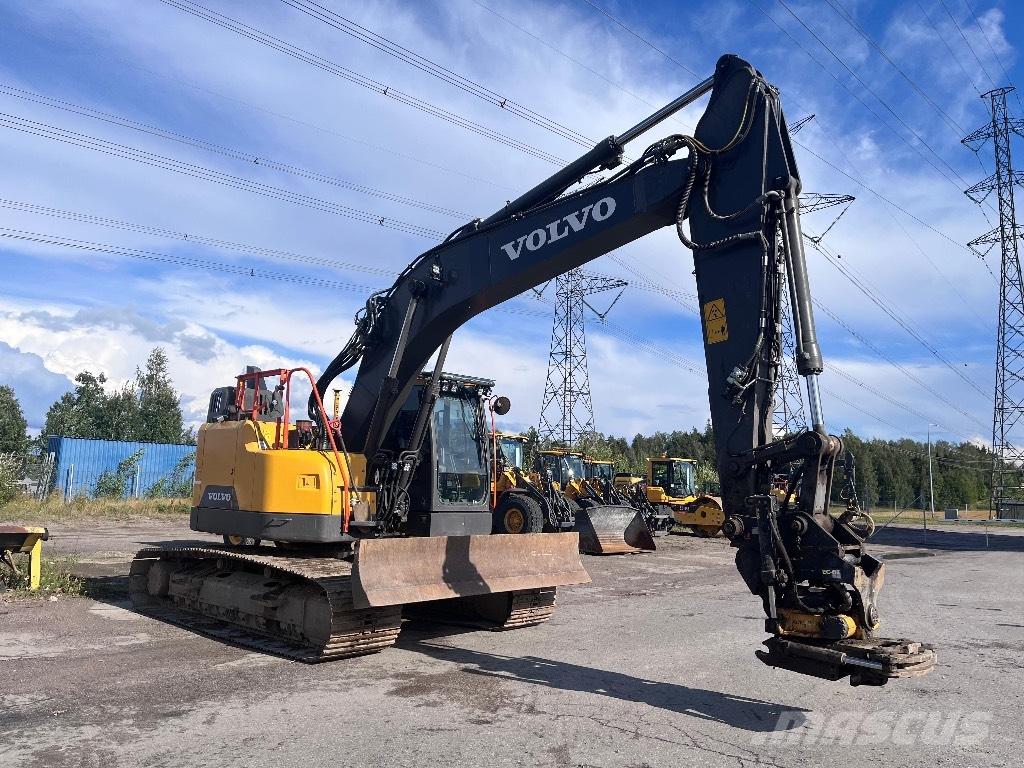 Volvo ECR 235 E حفارات زحافة
