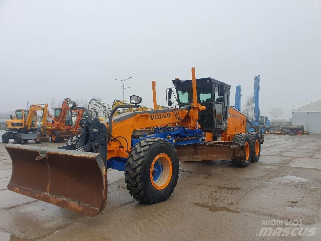 Volvo G 720 B معدات تمهيد الطرق