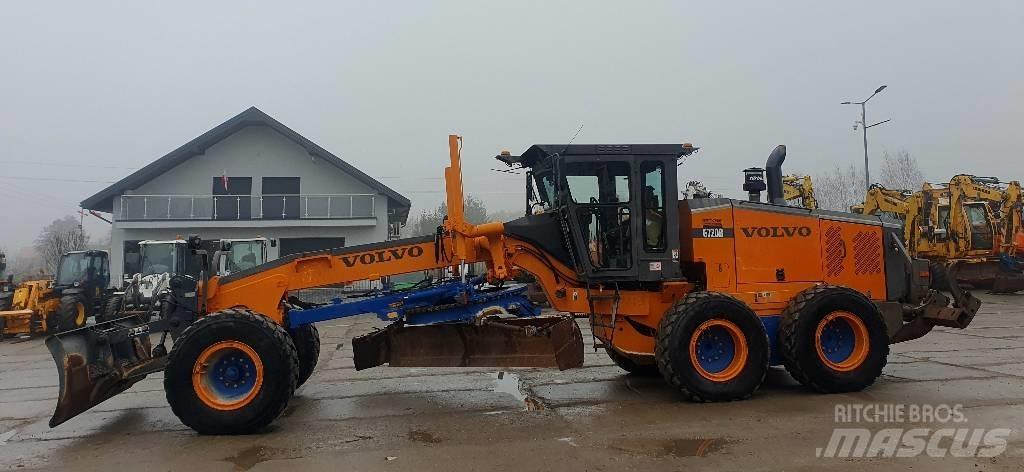 Volvo G 720 B معدات تمهيد الطرق