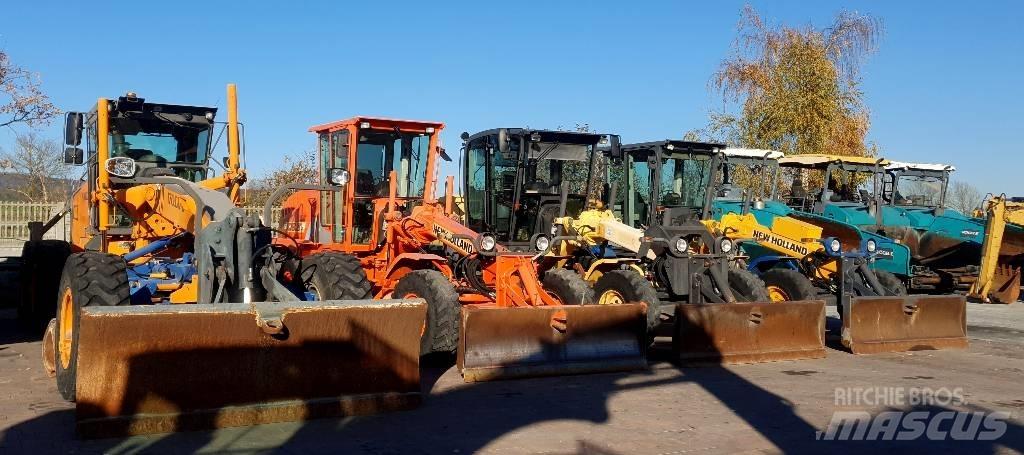 Volvo G 720 B معدات تمهيد الطرق