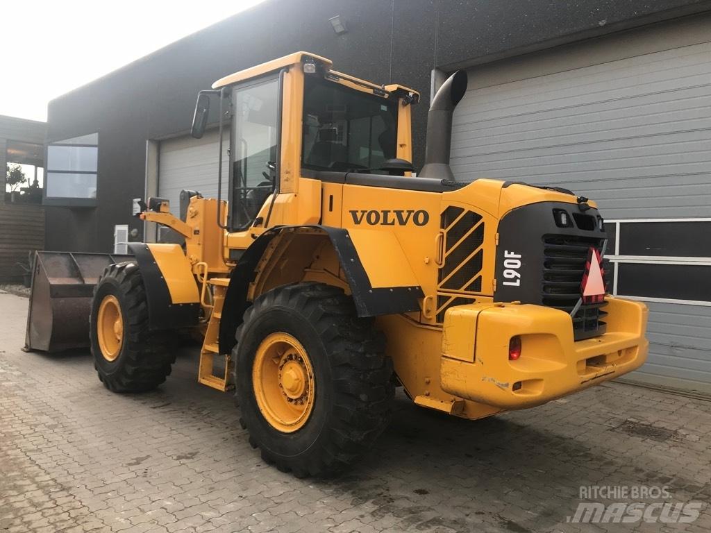 Volvo L90F لوادر بعجل