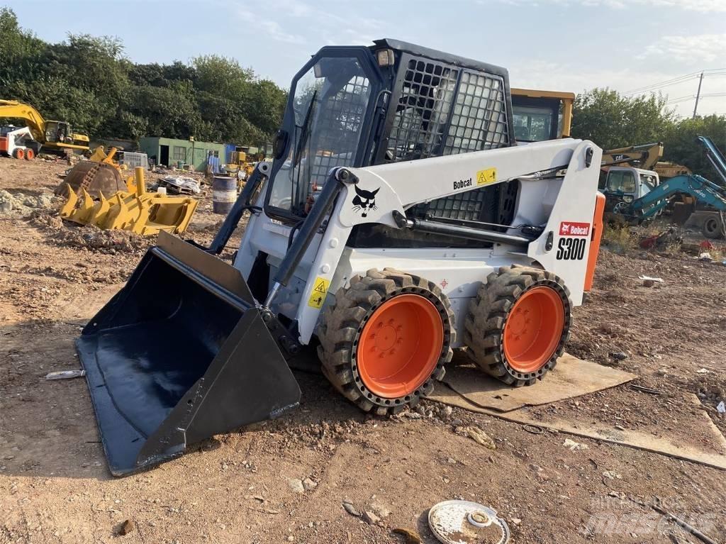 Bobcat S 300 لوادر انزلاقية التوجيه