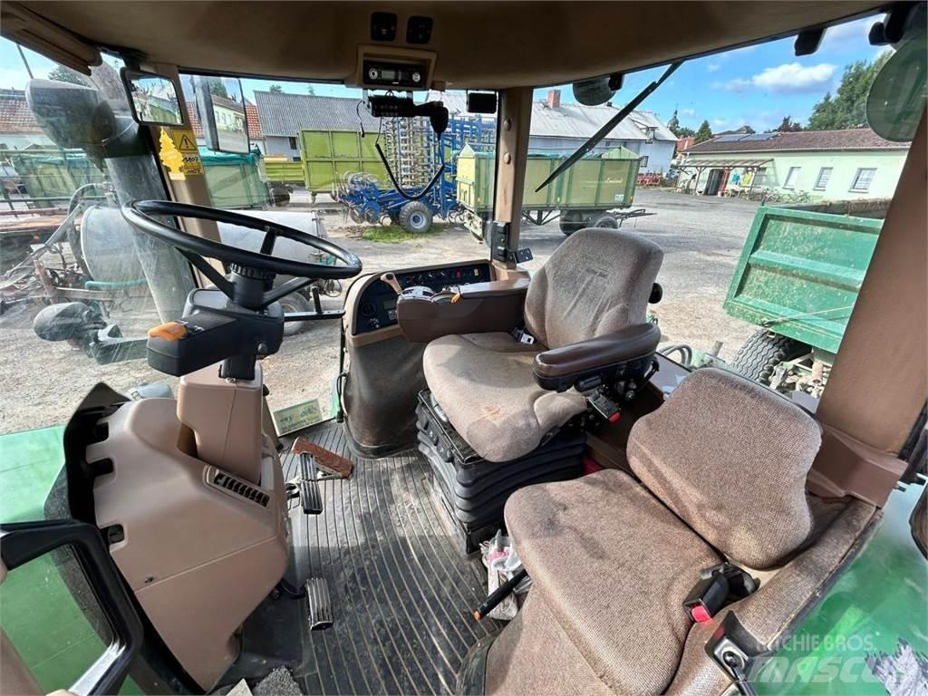 John Deere 7820 الجرارات