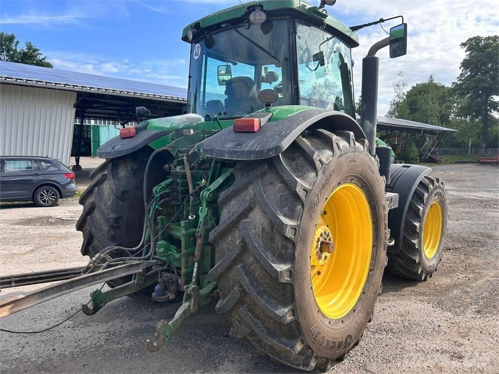 John Deere 7820 الجرارات