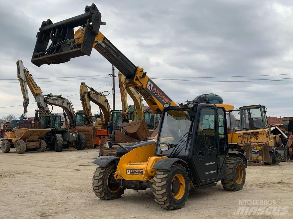 JCB 525-60 HI VIZ معدات مناولة لأغراض الزراعة