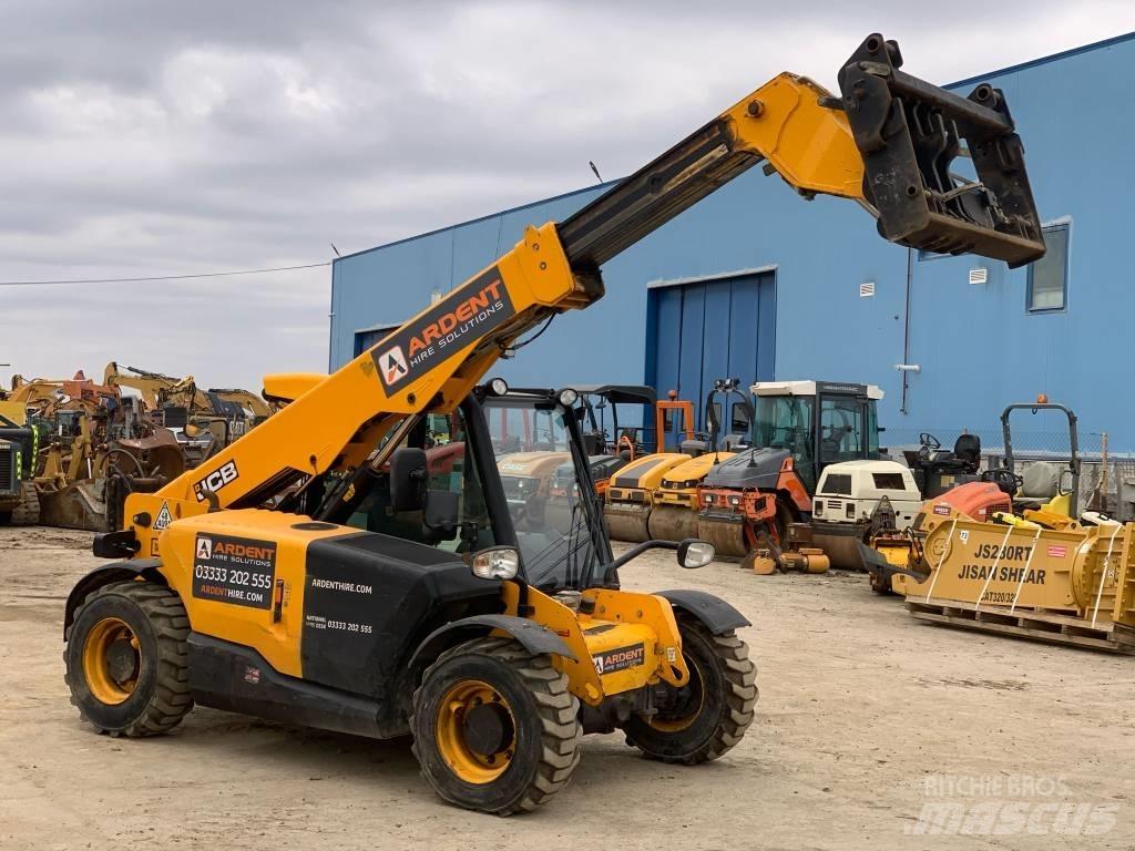 JCB 525-60 HI VIZ معدات مناولة لأغراض الزراعة
