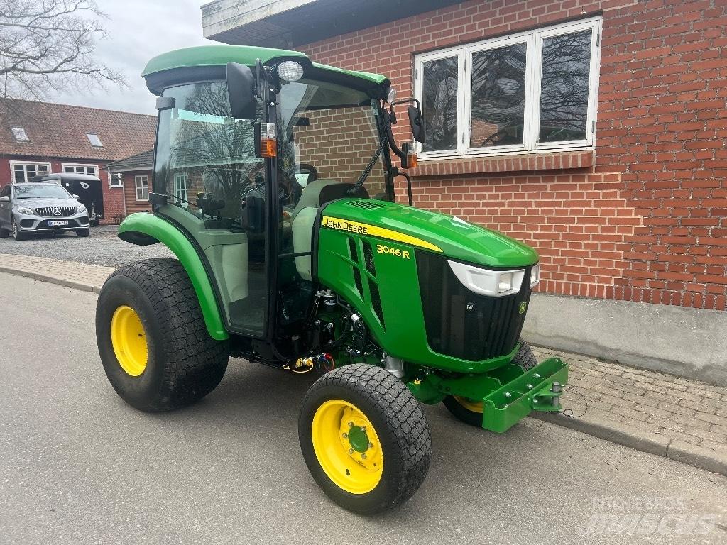 John Deere 3046 R جرارات مدمجة