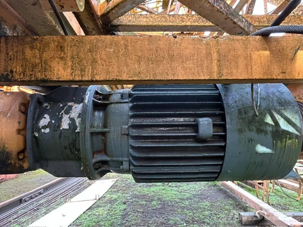 Liebherr 88 K أجزاء ومعدات رافعات