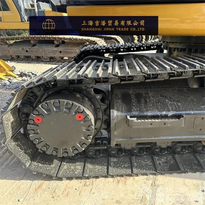 CAT 320 D حفارات زحافة