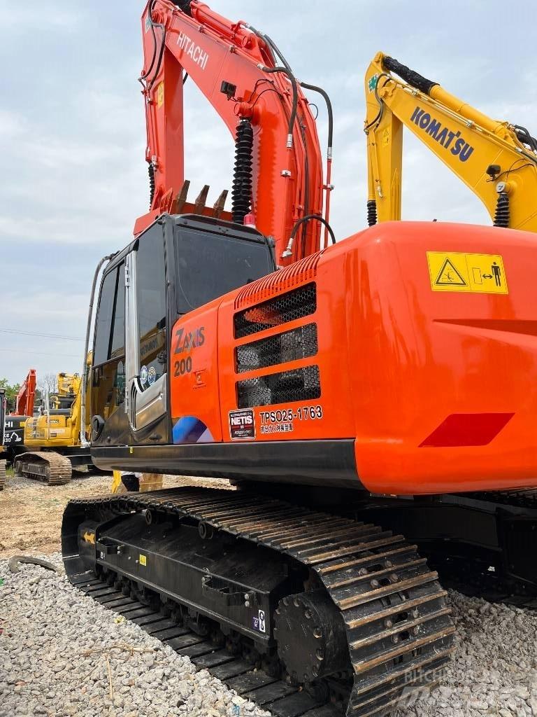 Hitachi ZX 200 حفارات زحافة