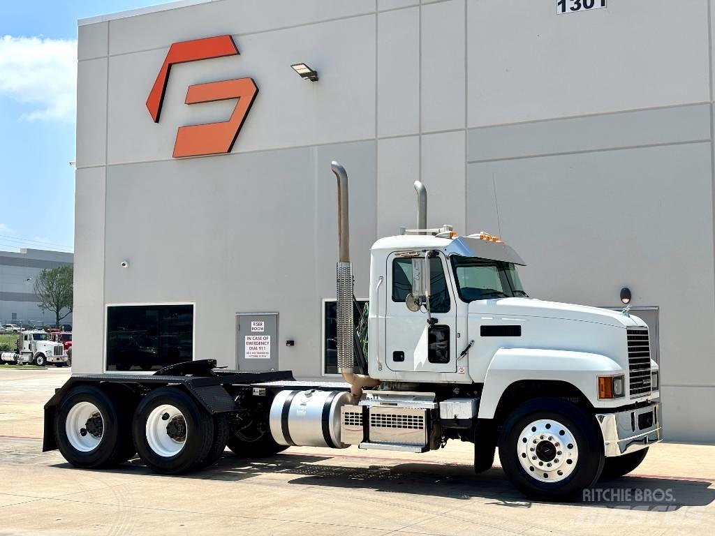 Mack Pinnacle 64T وحدات الجر