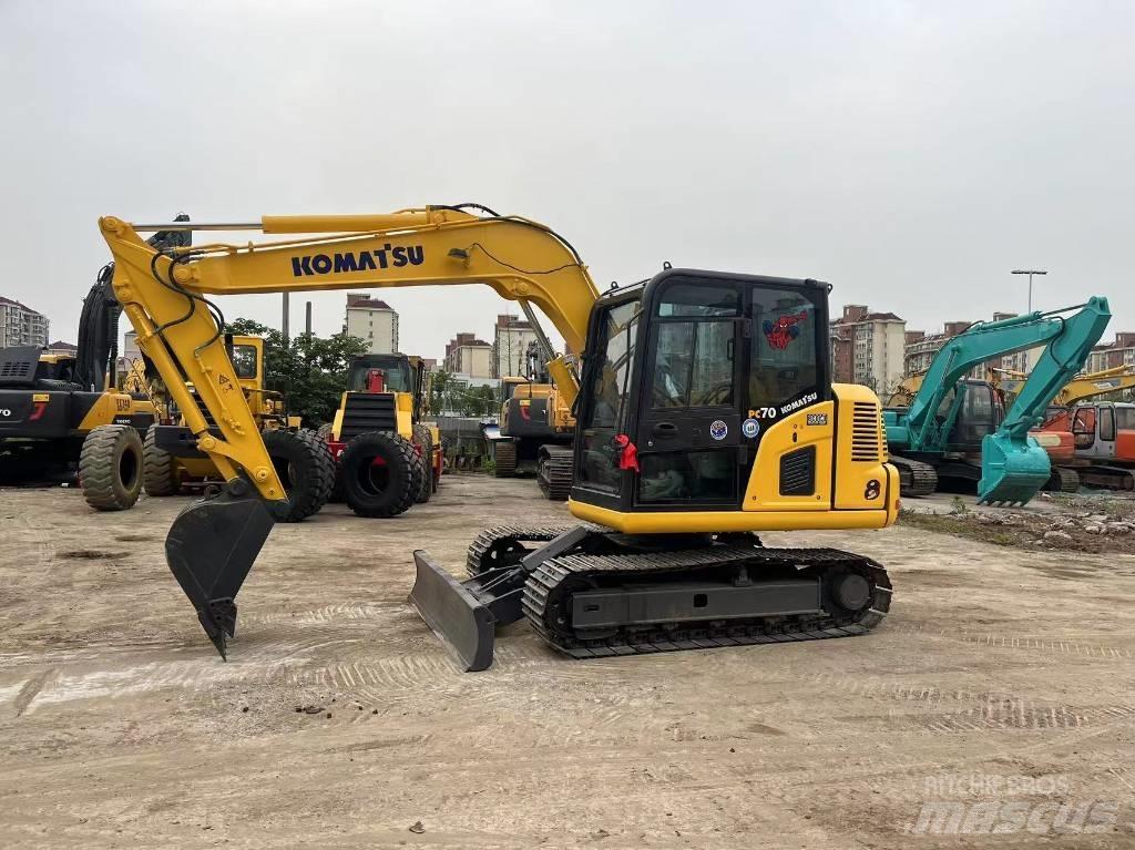 Komatsu PC 70-8 حفارات زحافة