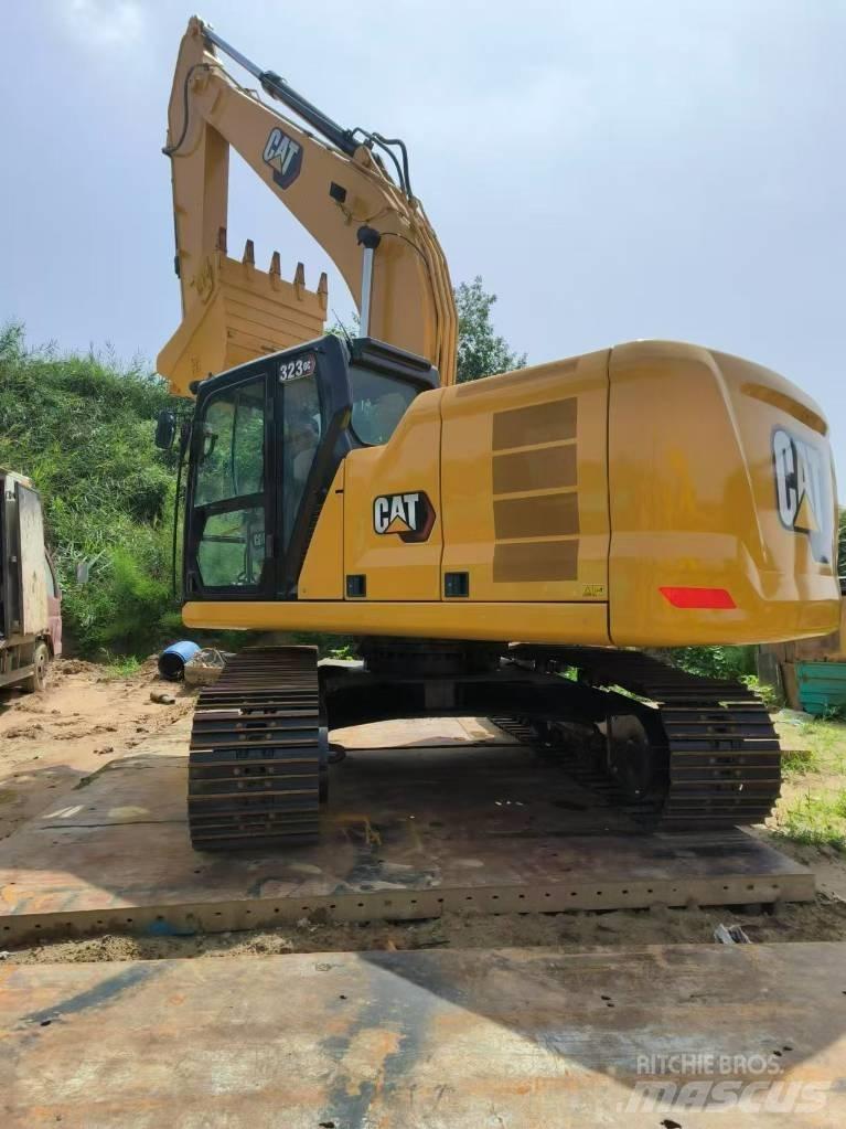 CAT 323 GC حفارات زحافة