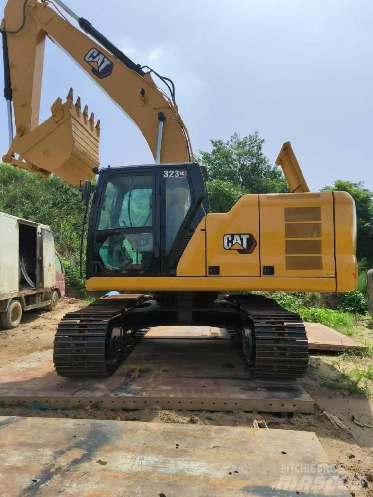 CAT 323 GC حفارات زحافة