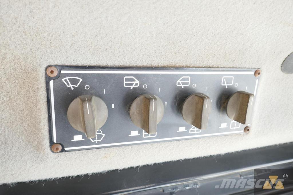 CAT D6T LGP بلدوزرات مجنزرة