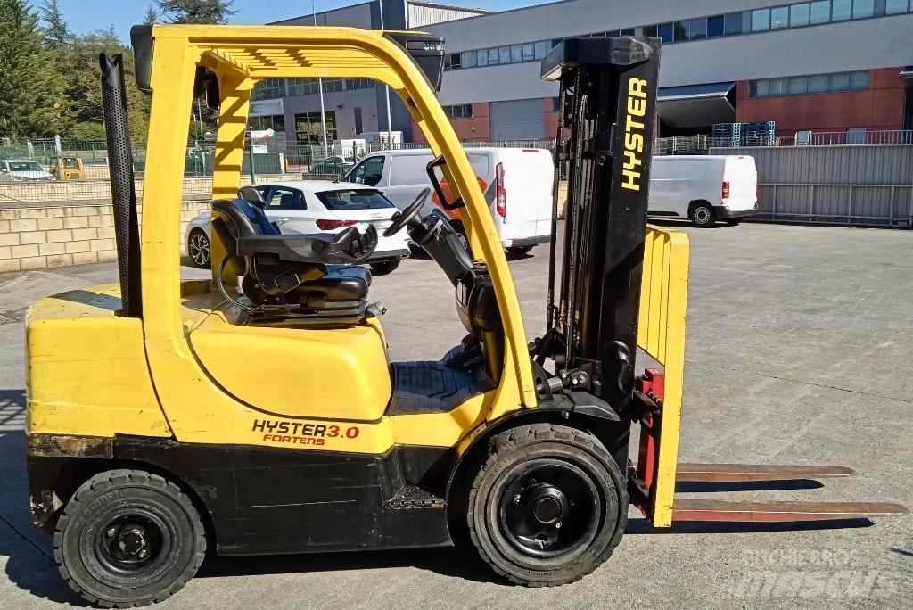 Hyster H 30 FT شاحنات الديزل