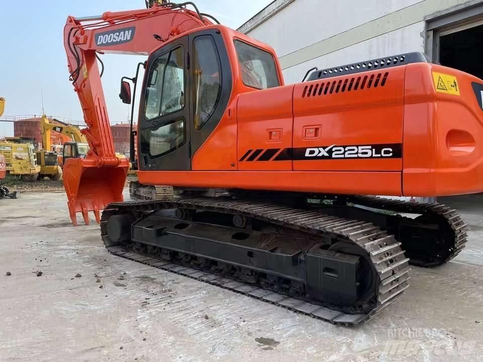 Doosan dx225 حفارات زحافة