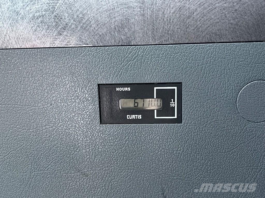 Hyundai HX140L حفارات زحافة