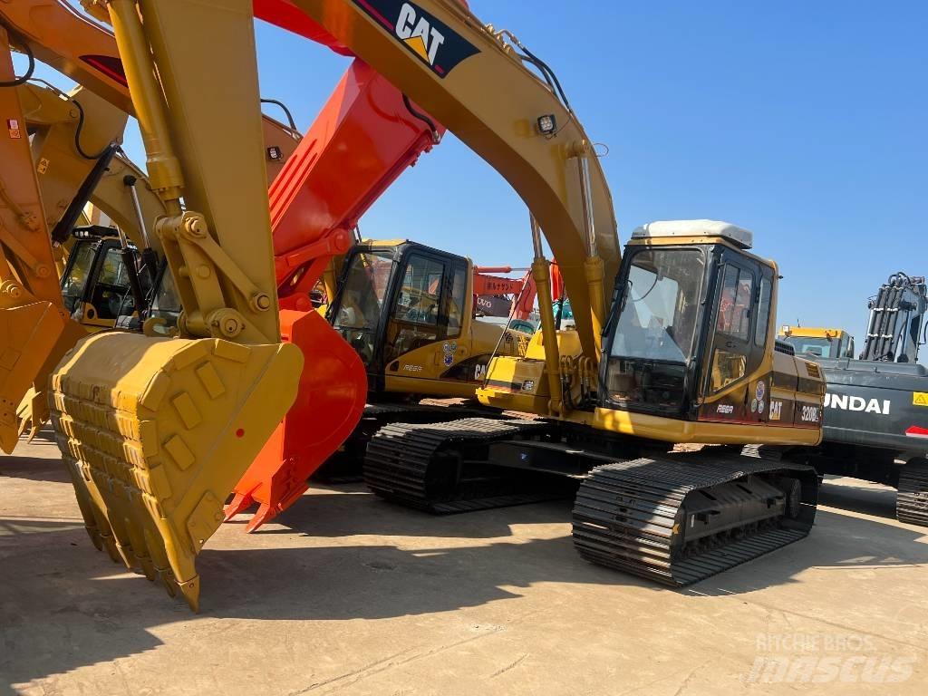 CAT 320 B L حفارات زحافة