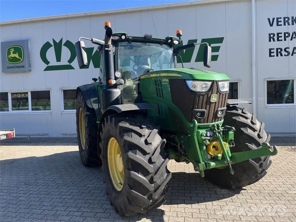 John Deere 6215R الجرارات