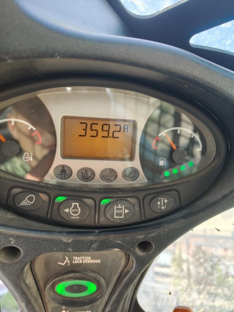 Bobcat T 770 لوادر زحافة