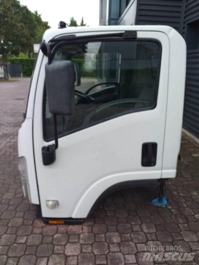 Isuzu M - L كابينة والداخلية