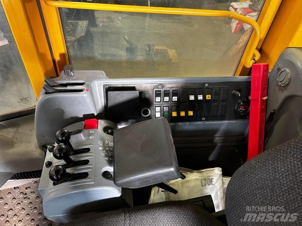 Volvo L 70 E لوادر صغيرة